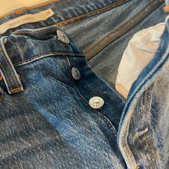 Levi’s Wedgie Straight - Picture 6 of 9